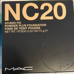 Original MAC Studio Fix Powder Plus Foundation NC20